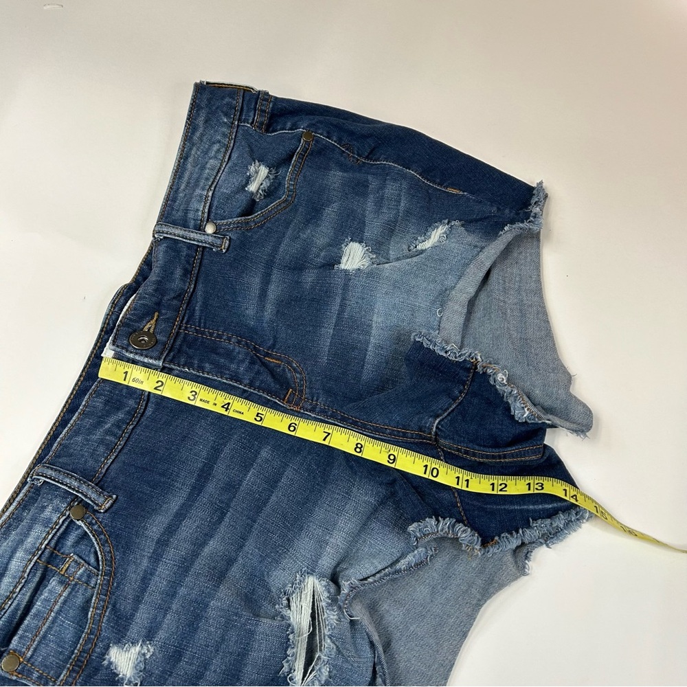 Torrid Women’s Size 16 Short Shorts Jean Dark Wash Distressed Blue #2903 - Picture 7 of 10